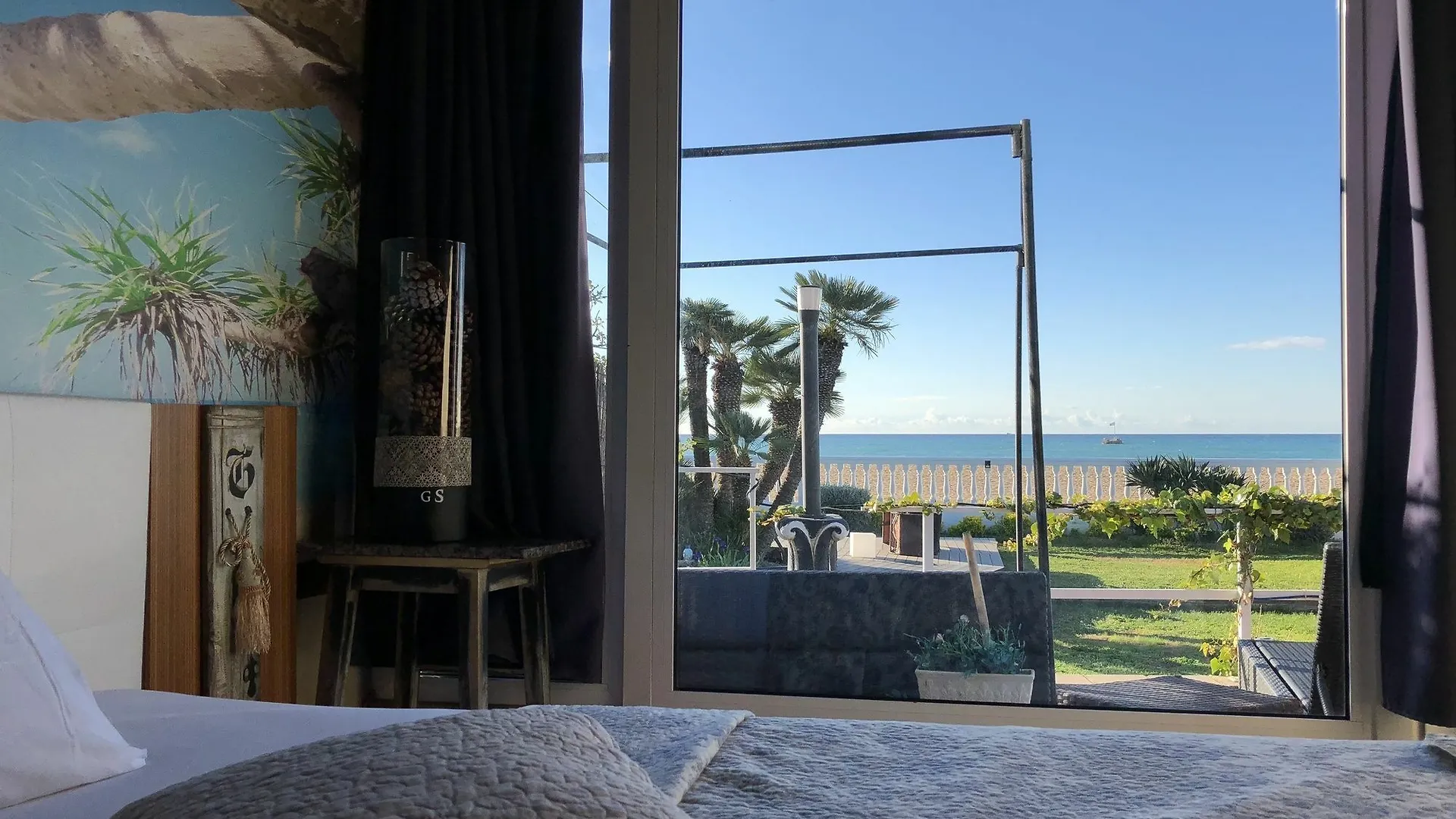 Beach House Barcelona Hot Tub And Beach Access Malgrat de Mar Villa