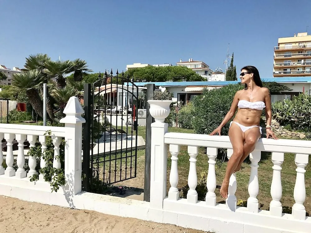 Beach House Barcelona Hot Tub And Beach Access Malgrat de Mar Villa
